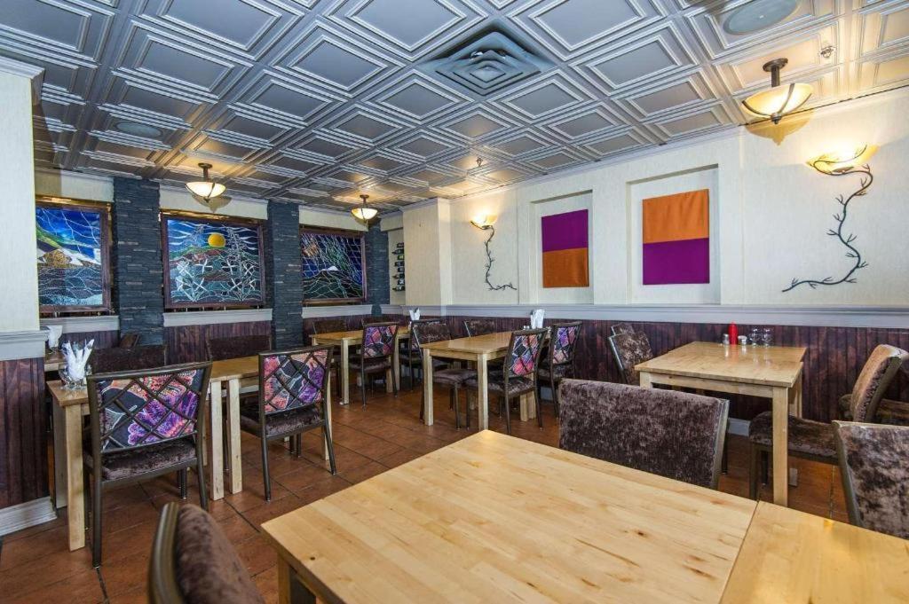 Coast High Country Inn Whitehorse Exterior foto